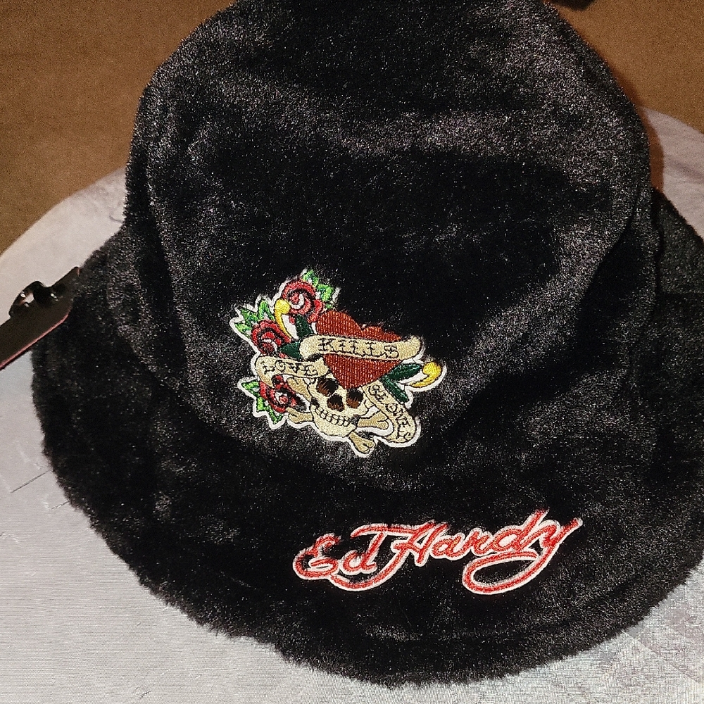 Ed Hardy Black Fuzzy Bucket Hat with Embroidery Love Kills Slowly Te TL LS